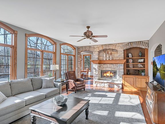 2nd image of 710 Reserve Ct