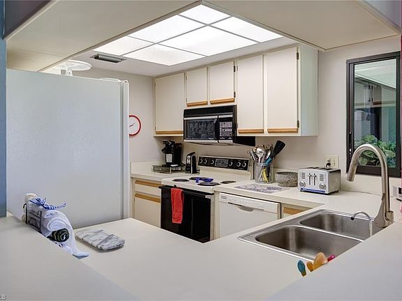5th image of 5890 Trailwinds Dr APT 525