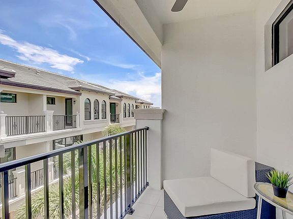 Balcony off owner s suite