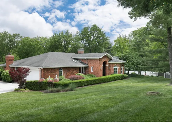 29 Conwood Ln, Saint Louis, MO 63131