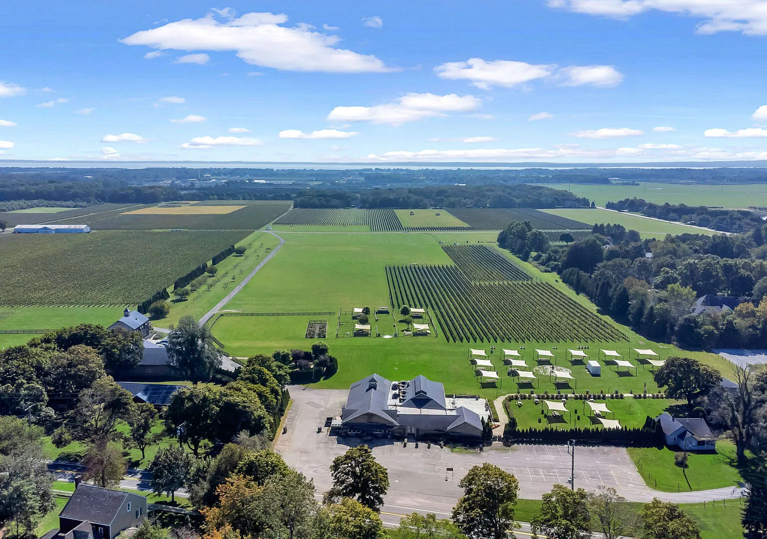 Renovated Vineyard Cottage on the 205 acre estate of RG|NY — Photo 4