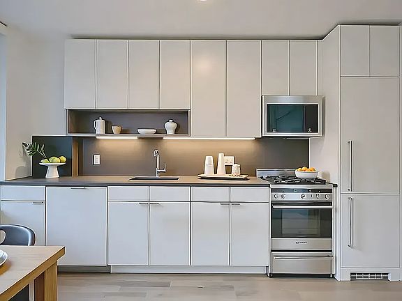 5th image of 70 W 37th St APT 818