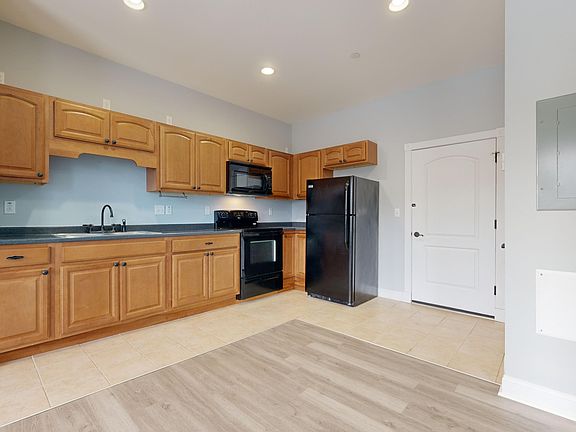 3rd image of 39 Mechanic St #316
