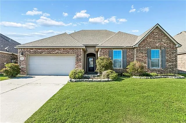 697 Lakeshore Village Dr — Photo 2