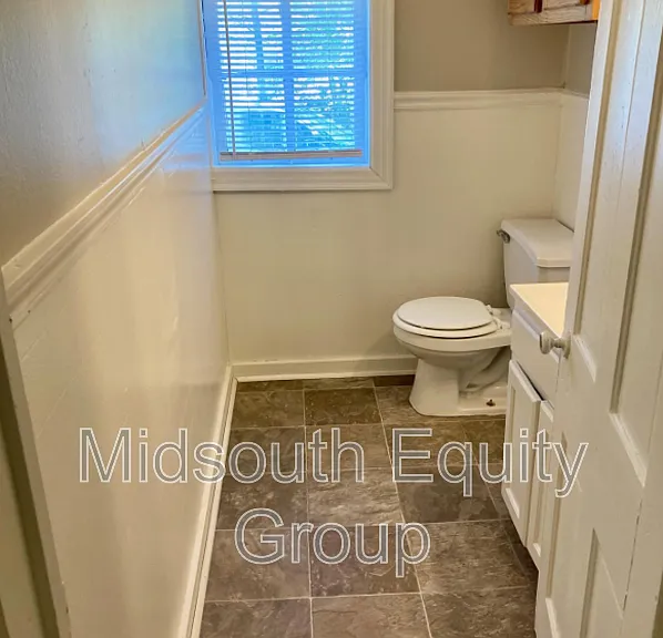 420 N McLemore Ave — Photo 11