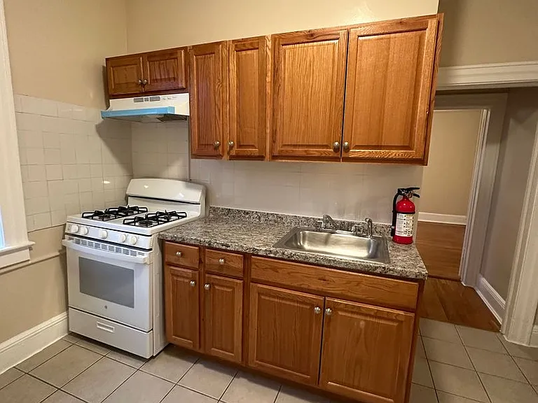 Palisades Apartments — Photo 8