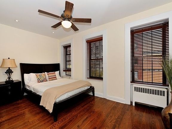 5th image of 248 E 83rd St