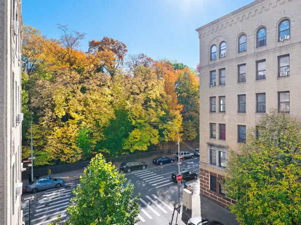 811 Walton Avenue image 1 of 7