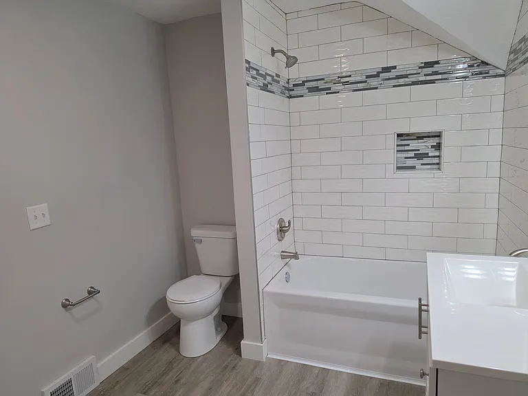 2340 S Anthony Blvd — Photo 5