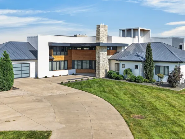 31600 Silverado Ln, Waukee, IA 50263