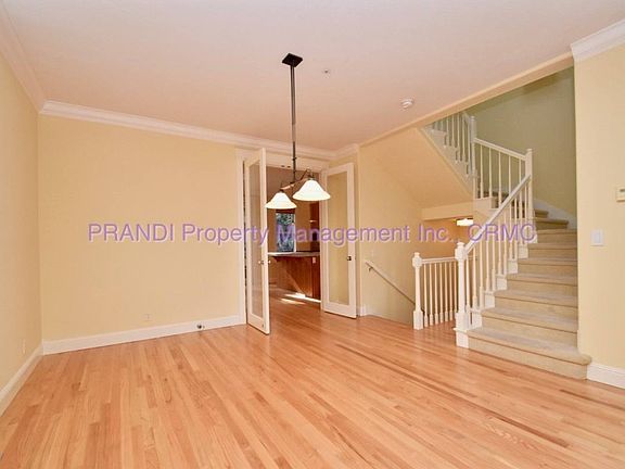 5th image of 121 King St