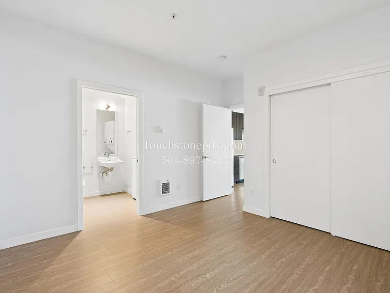 424 NE Jessup St #4 — Photo 16