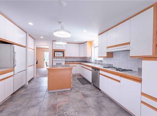 24311 Clipstone St, Woodland Hills, CA 91367
