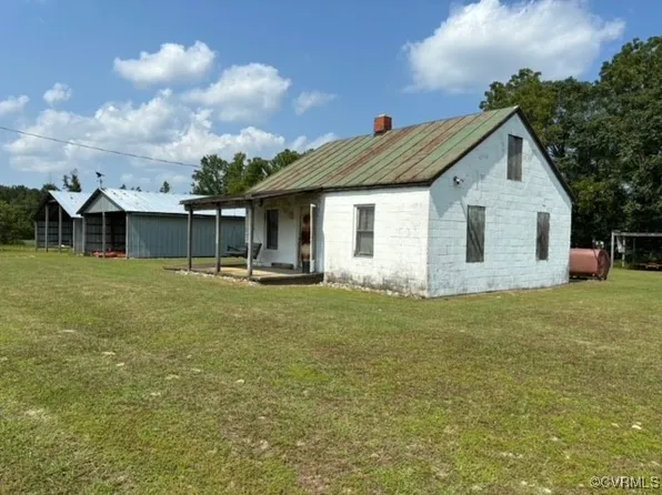 16197 Wakefield Rd, Courtland, VA 23837