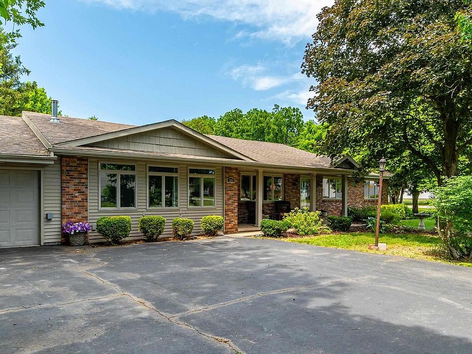 305 W South St, Mount Pulaski, IL 62548 Zillow