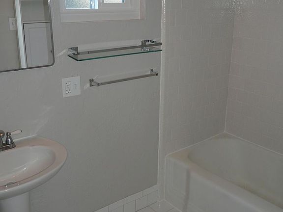 4th image of 465 Fernando Ave