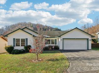 81 Pasco Loop, Waynesville, NC 28785