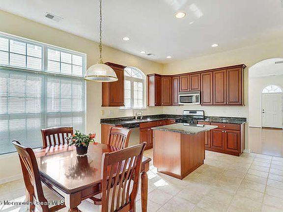 4th image of 23 Jumping Brook Dr