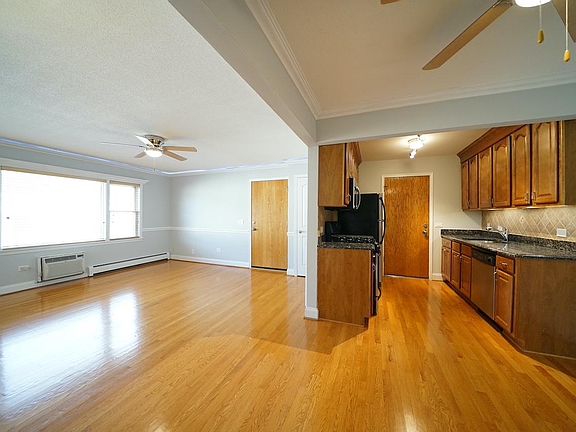 5th image of 4938 N Leonard Dr Unit 3B