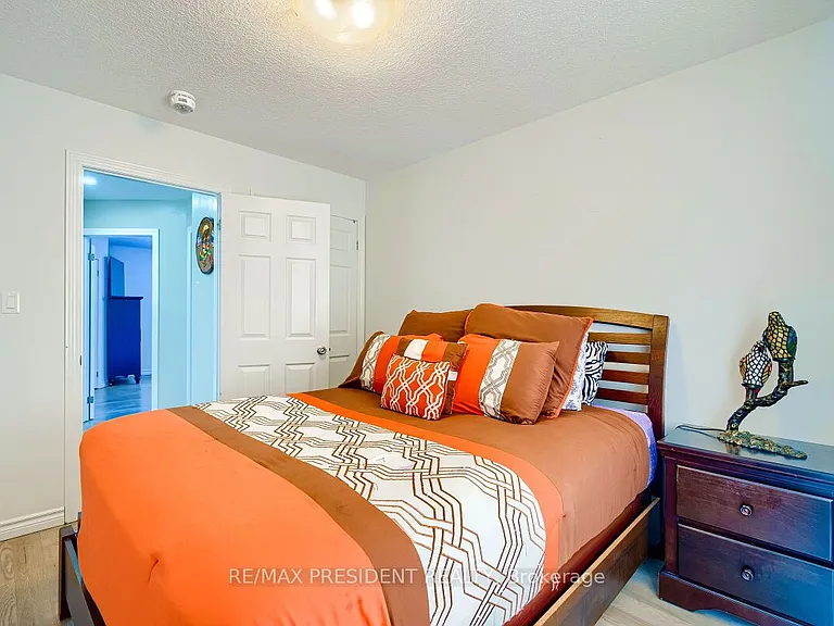 573 Forman Ave — Photo 28