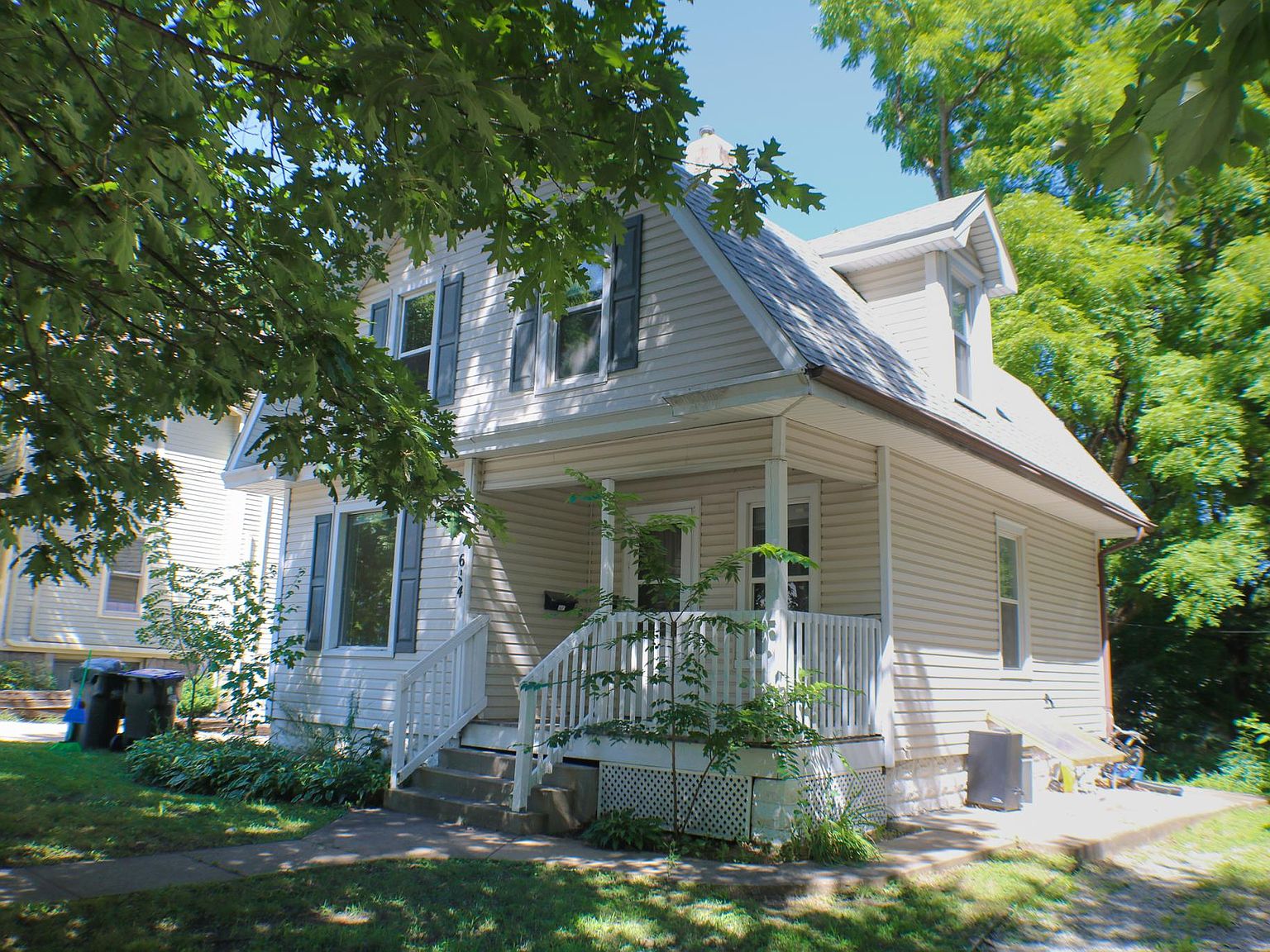 614 N Gilbert St 1/2, Iowa City, IA 52245 Zillow