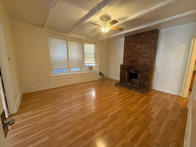 5526 Howe Street — Photo 24