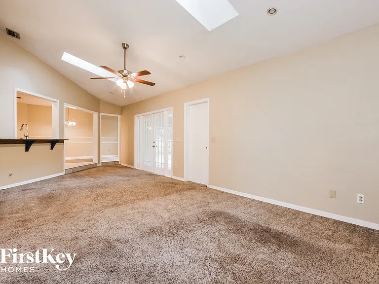 520 Whispering Oak Ln — Photo 6