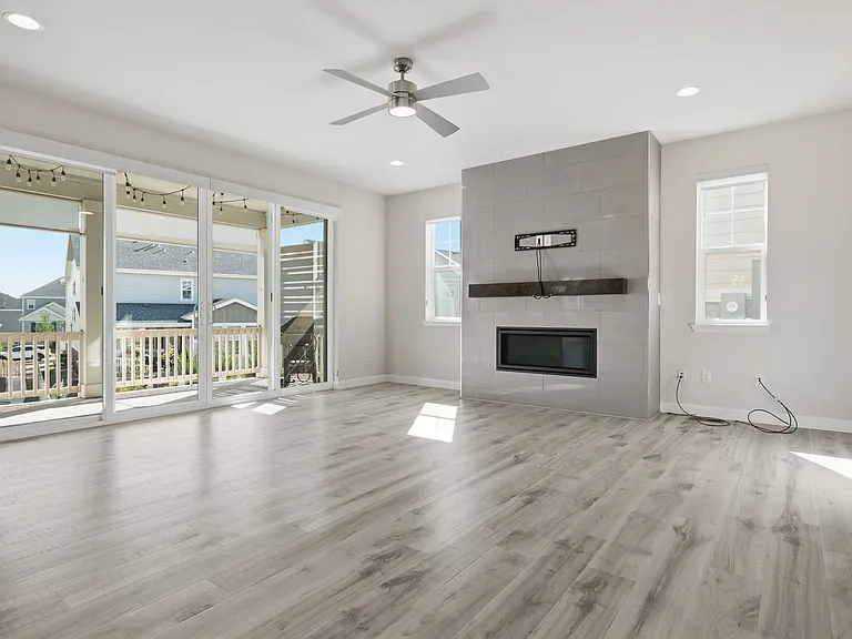 27615 E Geddes Pl — Photo 9