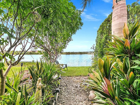 4th image of 409 SW 120th Ave #409
