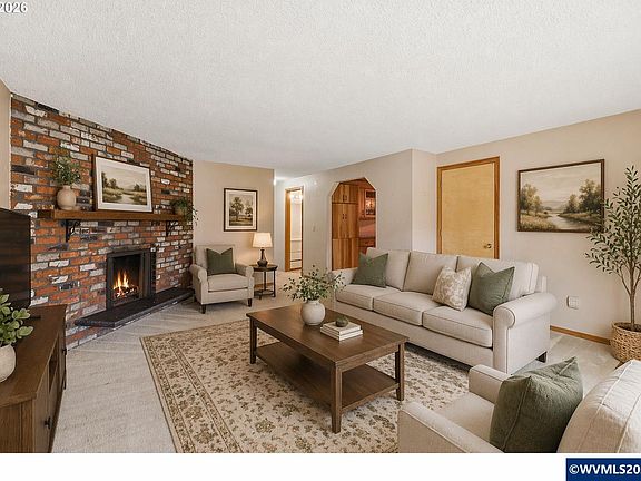 4th image of 18501 SE Lincoln St