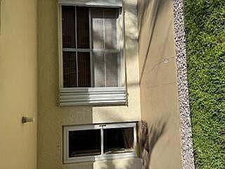 4th image of 632 Snug Harbor Dr