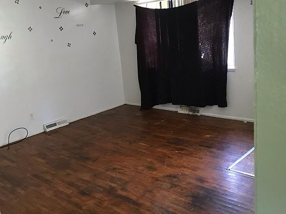 4th image of 1502 Lake Forest Dr