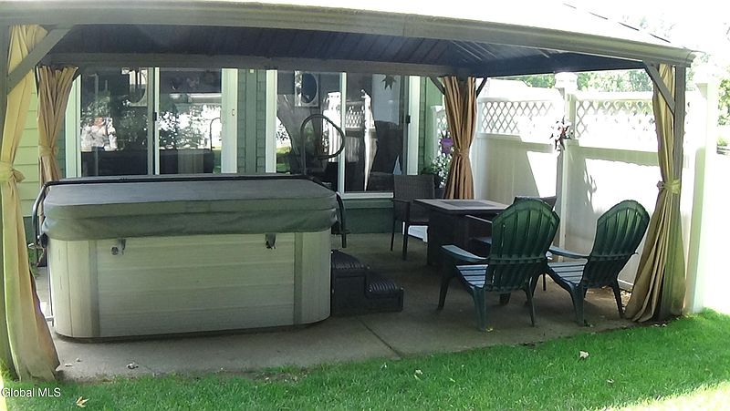 5th image of 18 Hillview Avenue