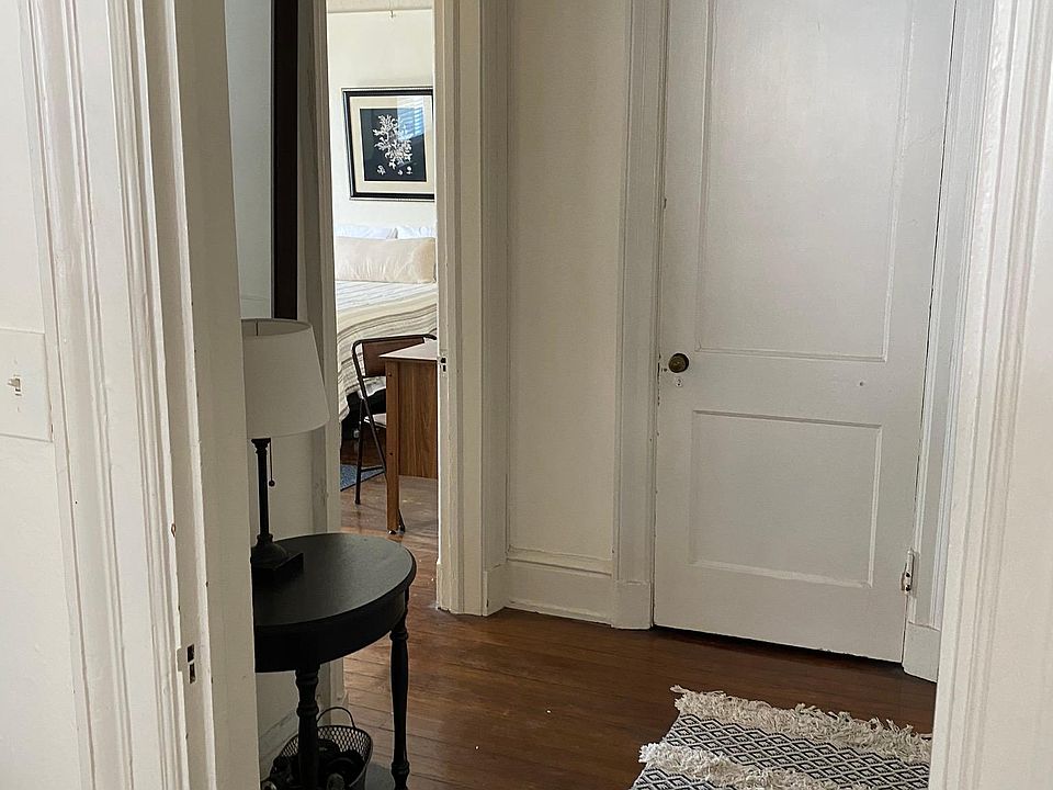 Entry foyer & closet