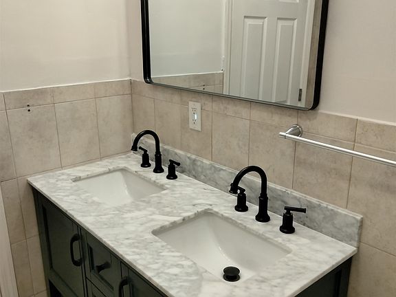 4th image of 665 Summit Ave APT 1