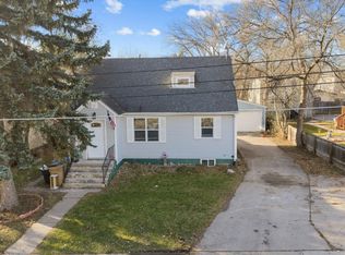 705 9th St NE, Minot, ND 58703