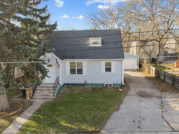 705 9th St NE, Minot, ND 58703