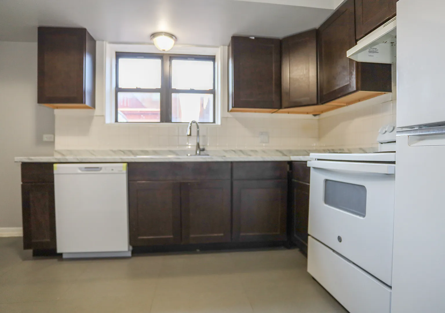 2 bed, 1.5 bath, 900 sqft, $1,900 — Photo 3