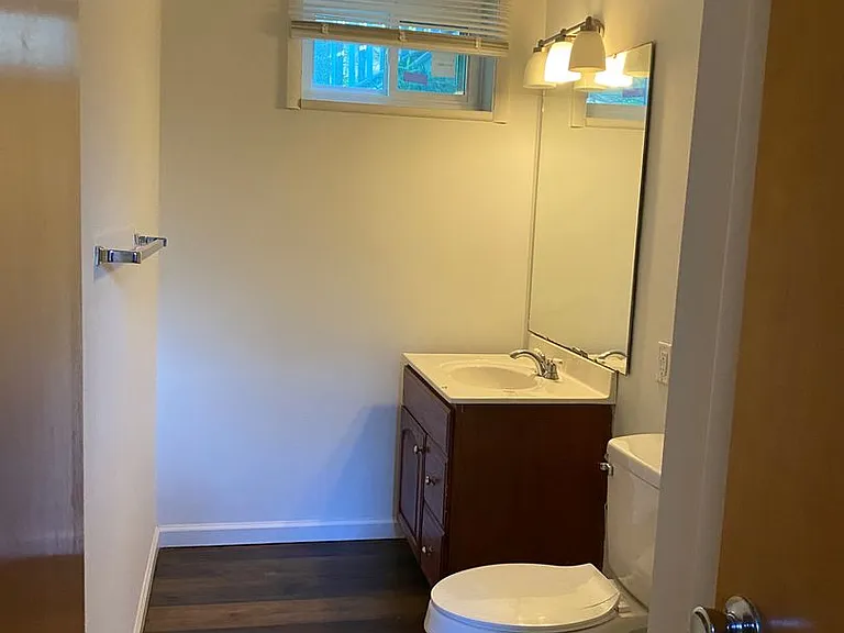 883 Roanoke Dr — Photo 9