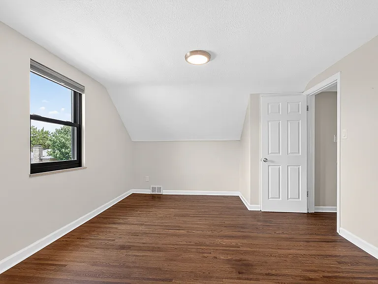 Bedroom 2 - Second floor
