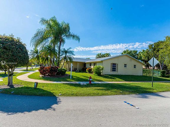 4th image of 16851 Royal Poinciana Dr