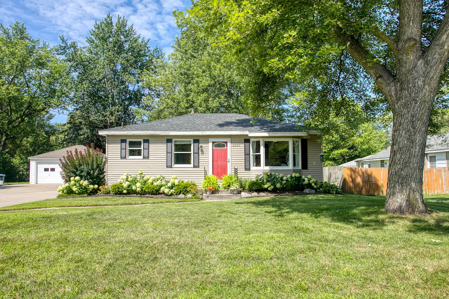 3255 Woodbine Ave SW photo 1
