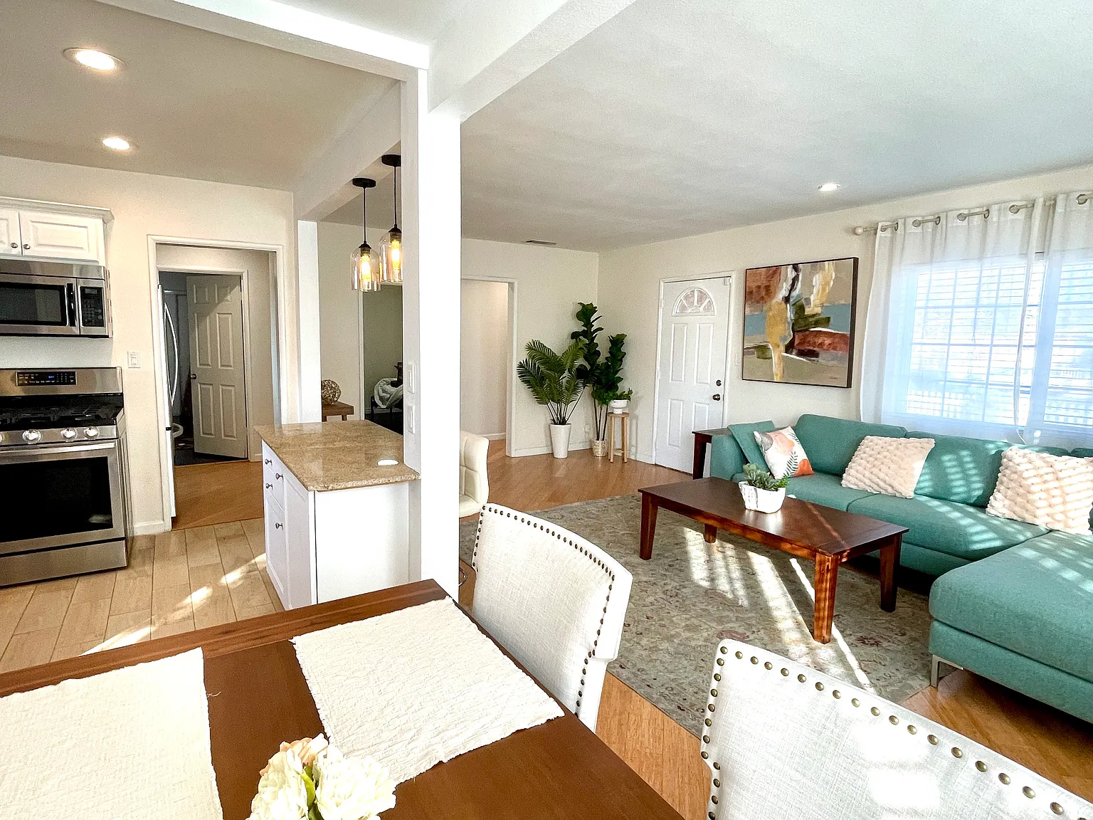 3 bed, 1500 sqft, $3,899 — Photo 3