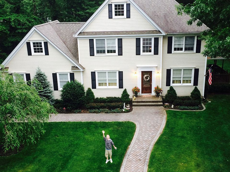 2nd image of 4 Winter Ln