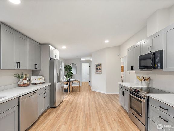 5th image of 10311 219th Avenue Ct E #22