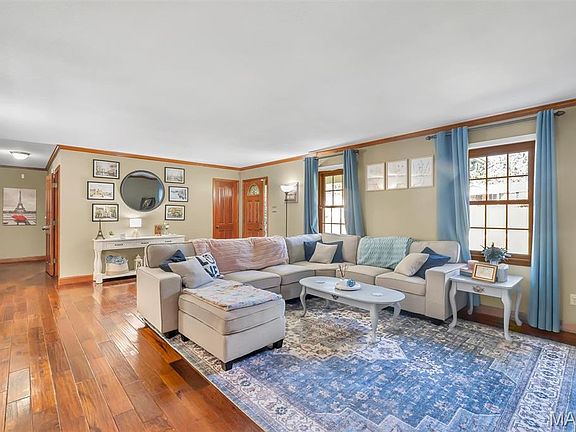 4th image of 714 Camelot Estates Dr