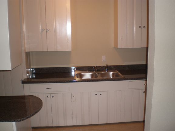3rd image of 5712 Glenhurst Dr
