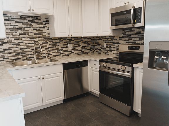 2nd image of 4970 Saddlerock Way