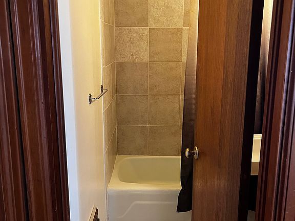 4th image of 817 Deuel St APT C
