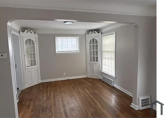 10327 Runnymede Ave — Photo 7